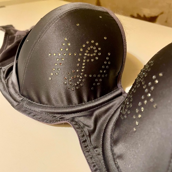 Marlies Deckers gray  satin and sequin's bras & 2 assorted panties. M - Picture 3 of 13